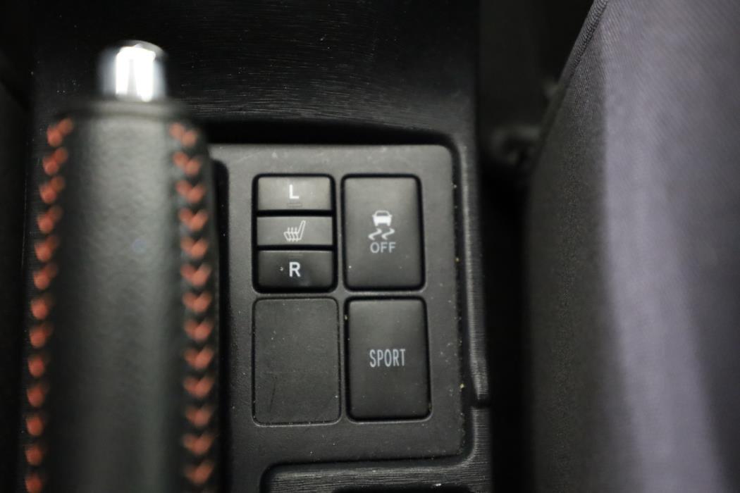 TOYOTA Yaris 2012