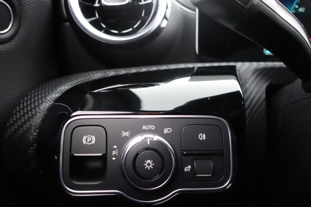 MERCEDES-BENZ A 2019