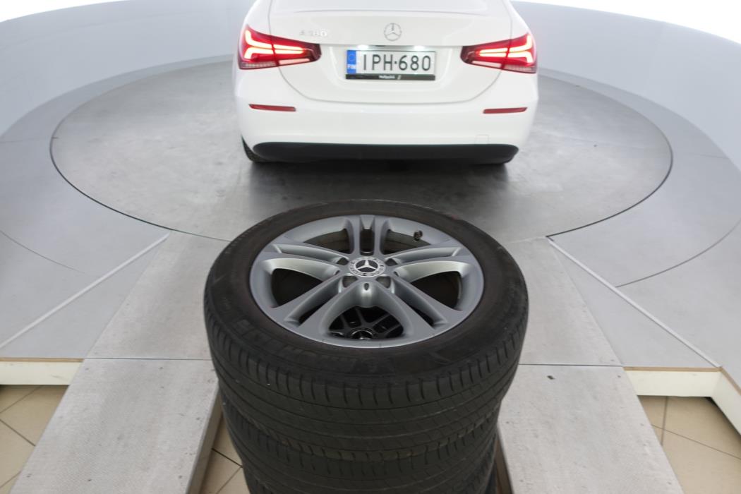 MERCEDES-BENZ A 2019