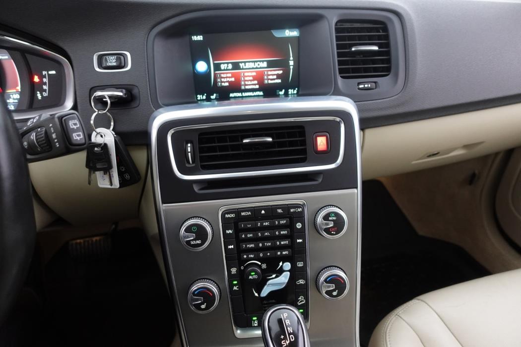 VOLVO V60 Cross Country 2016