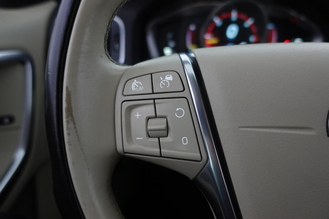 VOLVO V60 Cross Country 2016