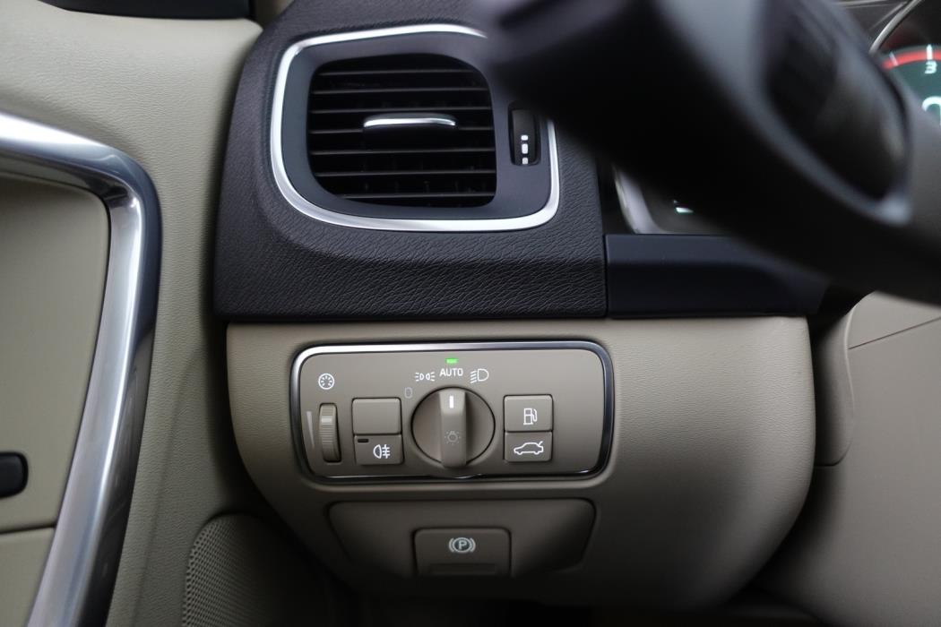 VOLVO V60 Cross Country 2016