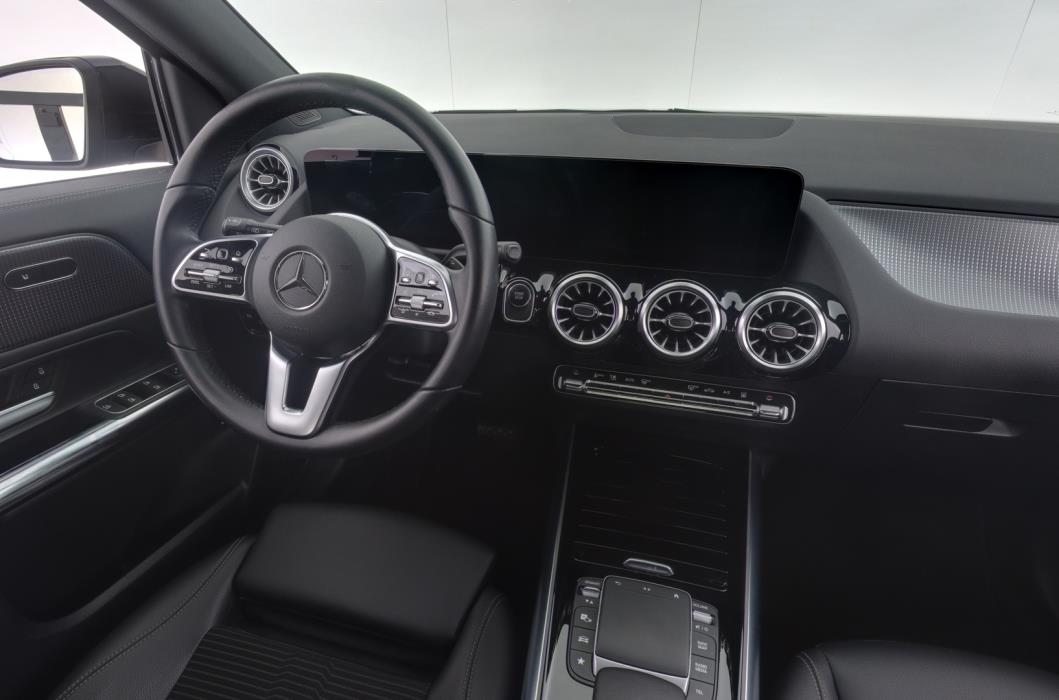 MERCEDES-BENZ EQA 2022