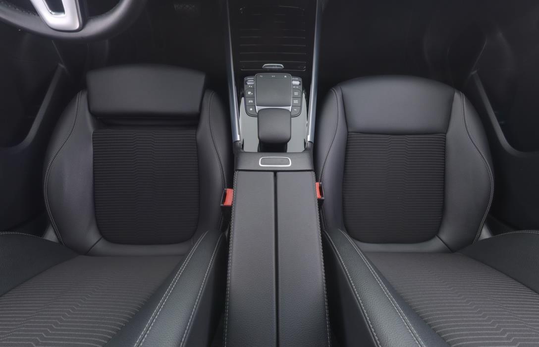 MERCEDES-BENZ EQA 2022