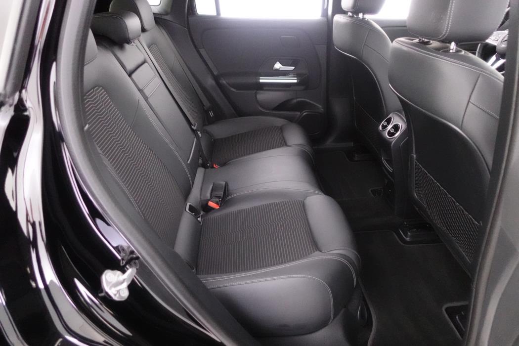 MERCEDES-BENZ EQA 2022