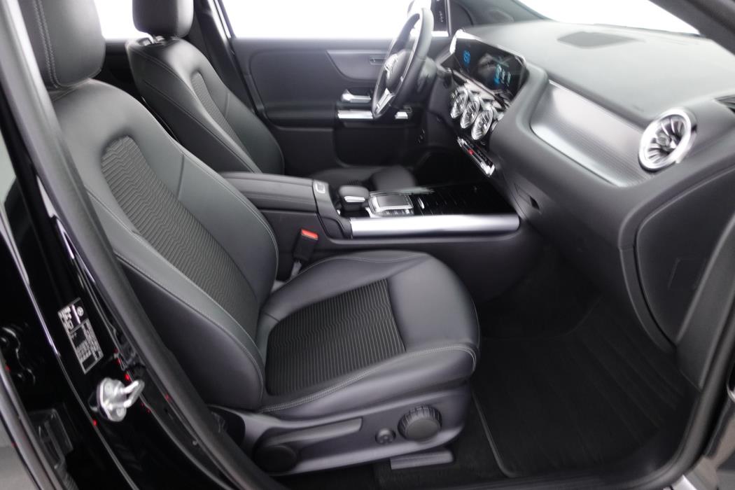 MERCEDES-BENZ EQA 2022