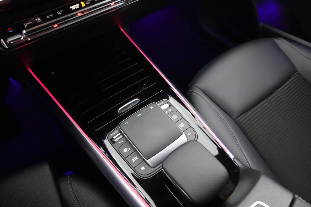 MERCEDES-BENZ EQA 2022