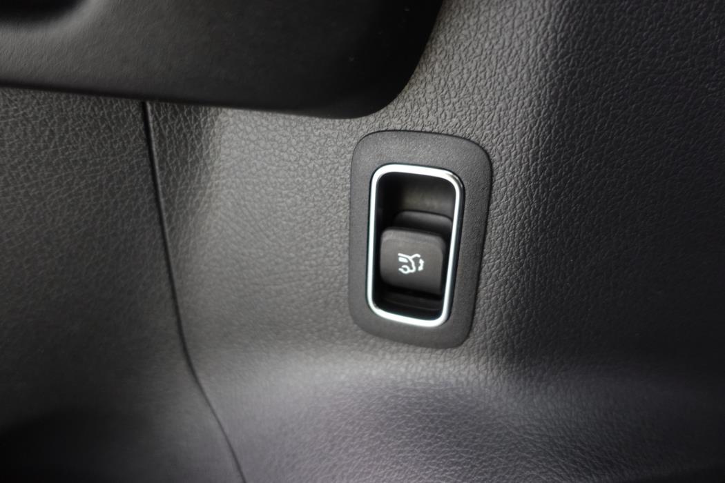 MERCEDES-BENZ EQA 2022