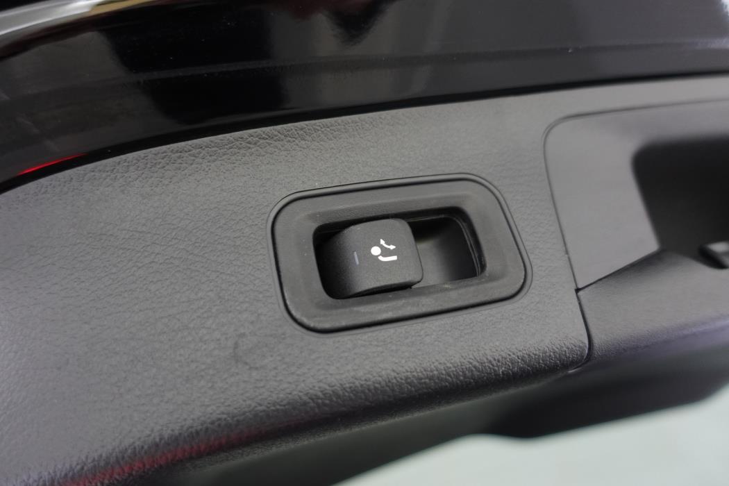 MERCEDES-BENZ EQA 2022