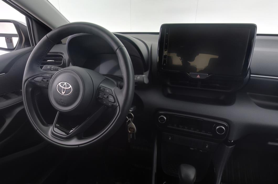 TOYOTA Yaris 2024
