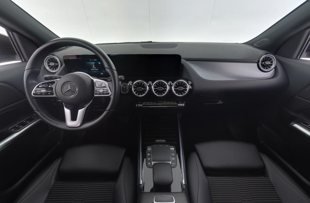 MERCEDES-BENZ EQA 2022