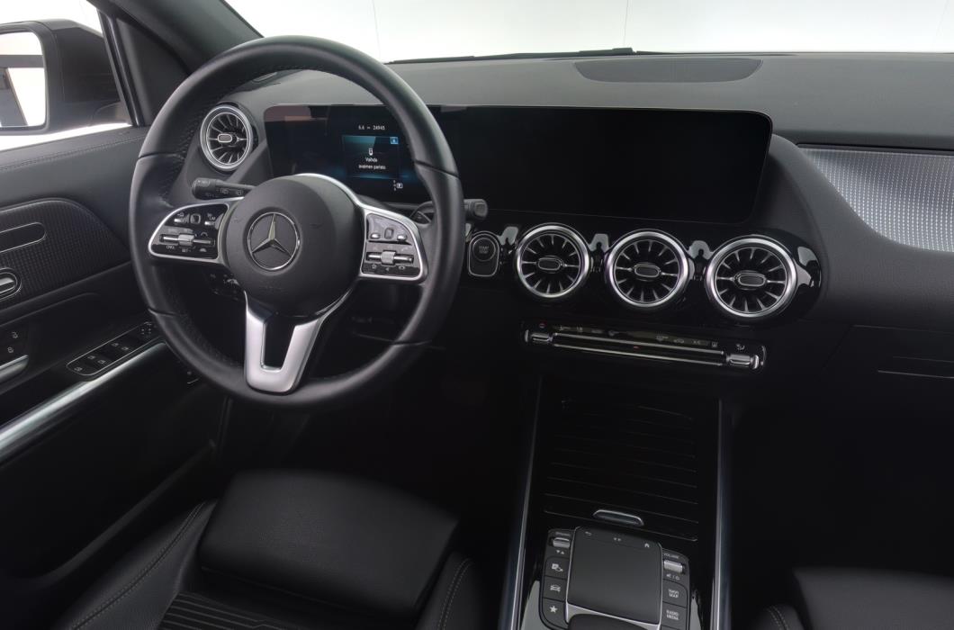 MERCEDES-BENZ EQA 2022