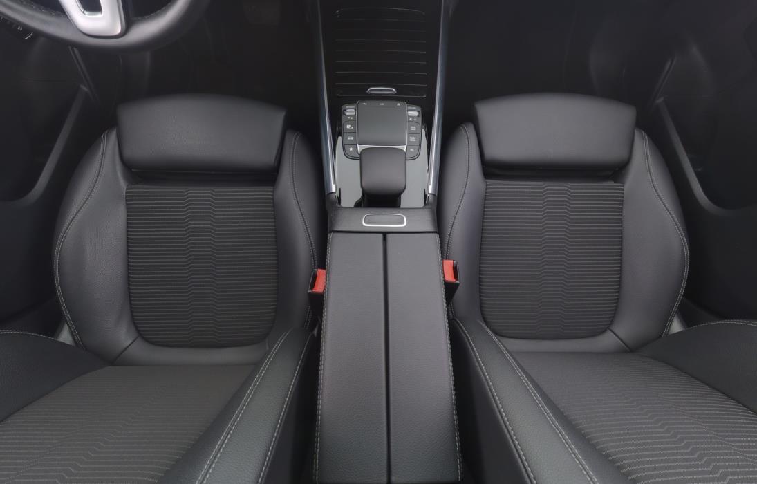 MERCEDES-BENZ EQA 2022