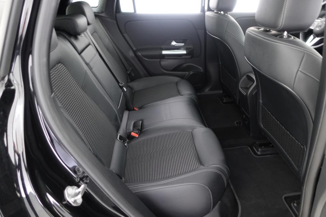 MERCEDES-BENZ EQA 2022