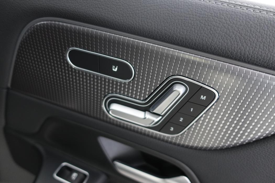 MERCEDES-BENZ EQA 2022