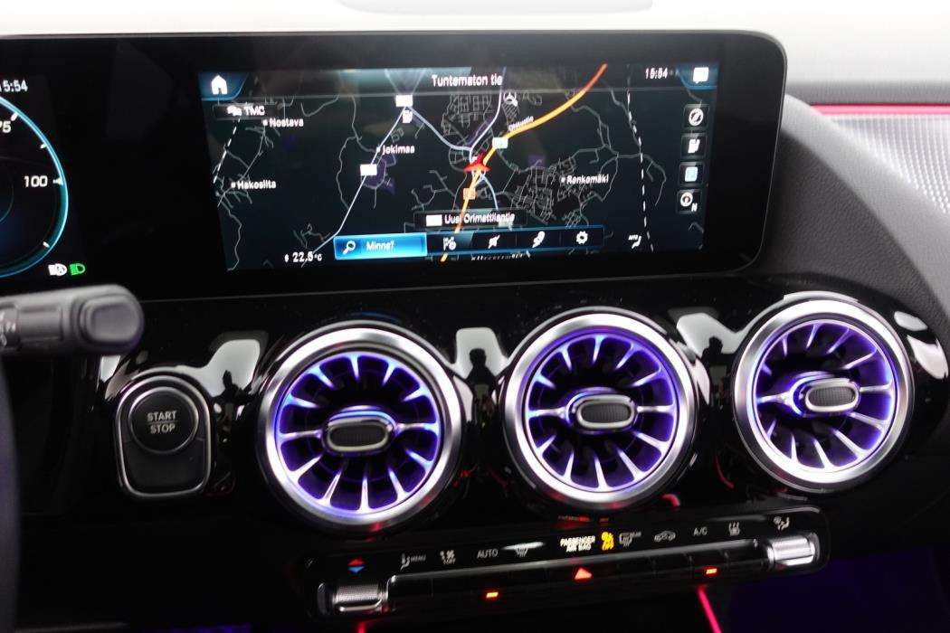 MERCEDES-BENZ EQA 2022