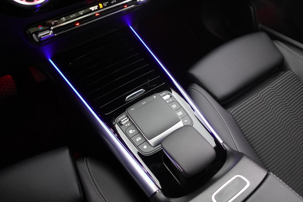 MERCEDES-BENZ EQA 2022