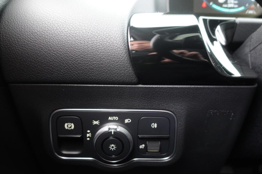 MERCEDES-BENZ EQA 2022