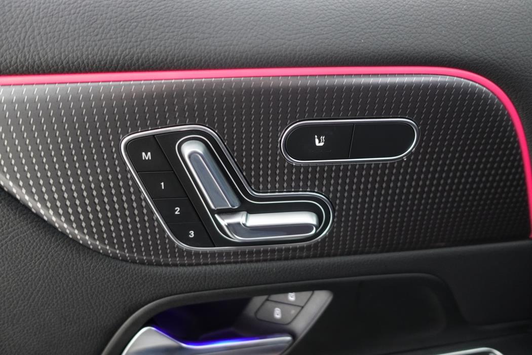 MERCEDES-BENZ EQA 2022