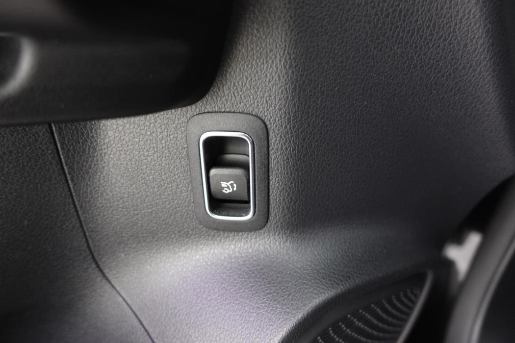 MERCEDES-BENZ EQA 2022