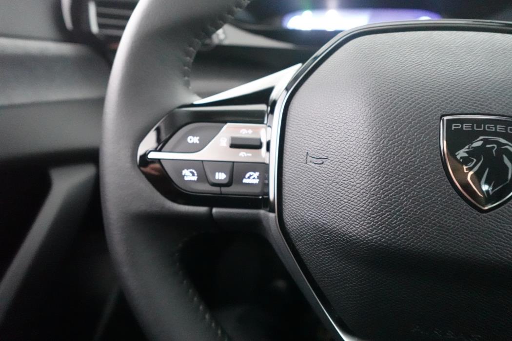 PEUGEOT E-408 2026