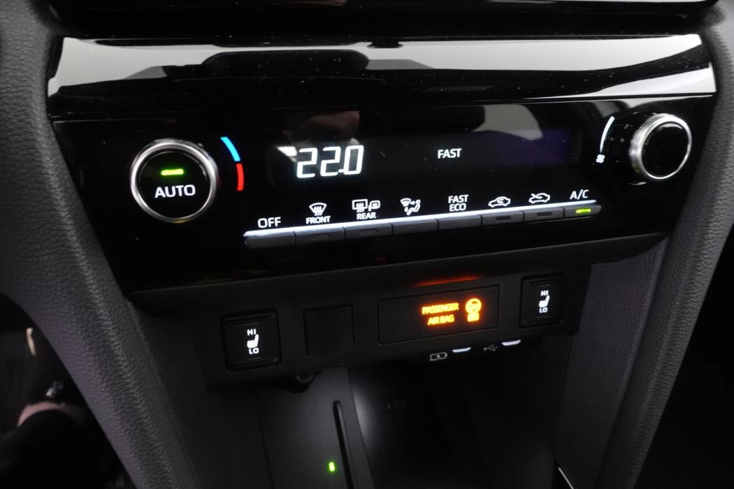 TOYOTA Yaris Cross 2025