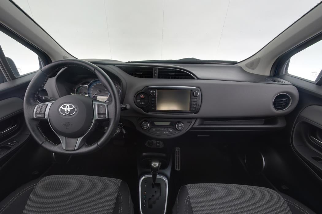 TOYOTA Yaris 2015