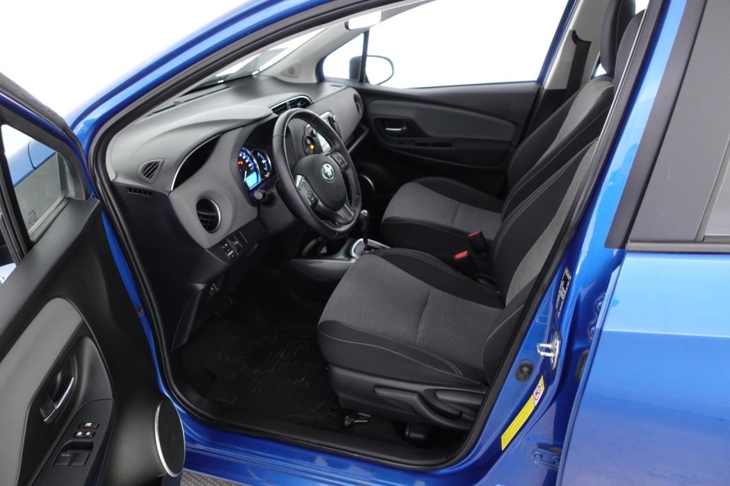 TOYOTA Yaris 2015