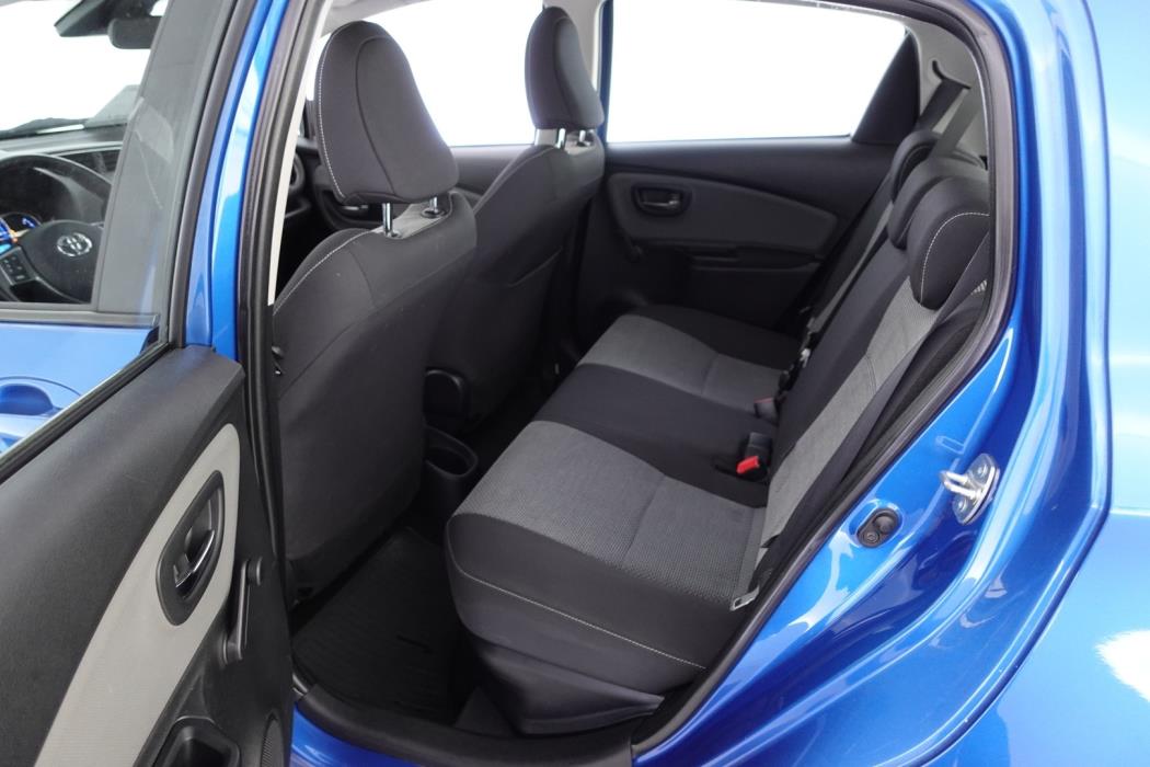 TOYOTA Yaris 2015