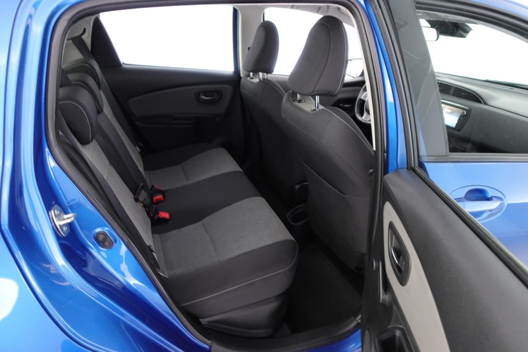 TOYOTA Yaris 2015