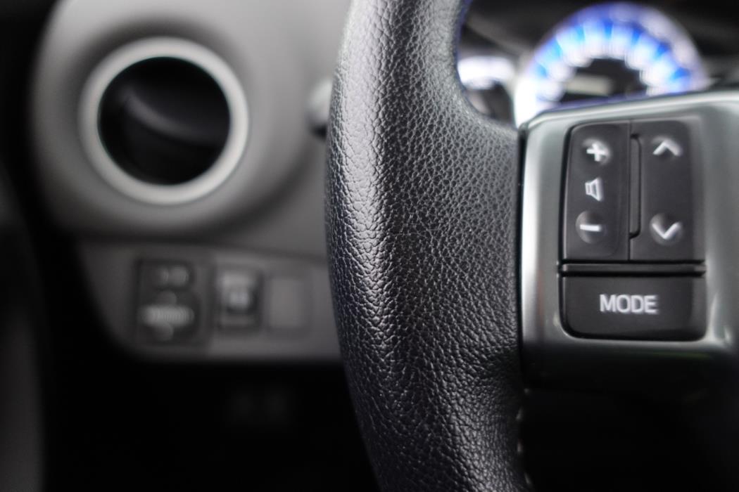 TOYOTA Yaris 2015