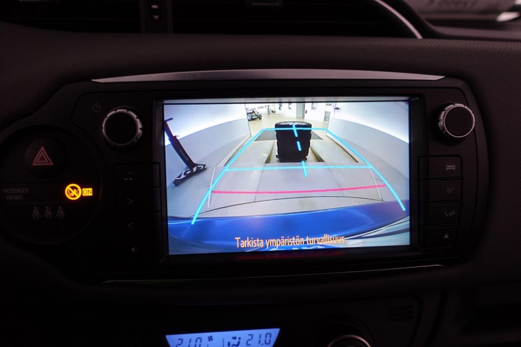 TOYOTA Yaris 2015