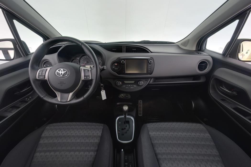 TOYOTA Yaris 2016