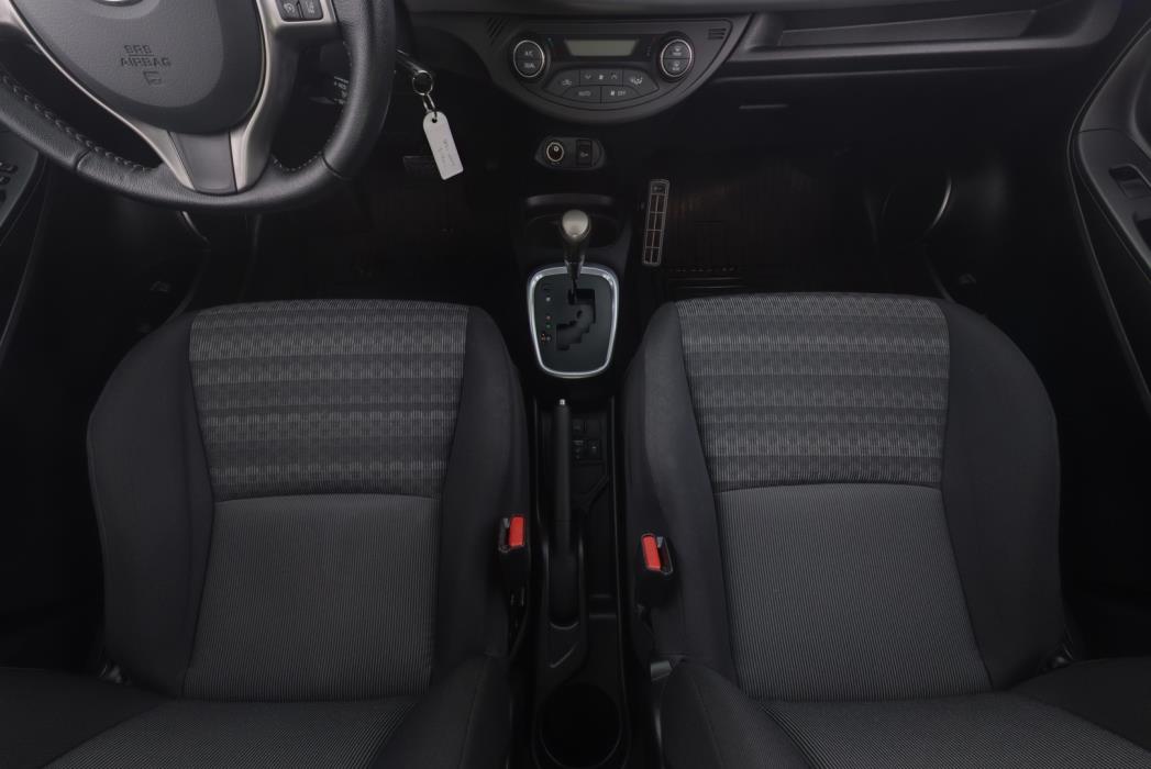 TOYOTA Yaris 2016