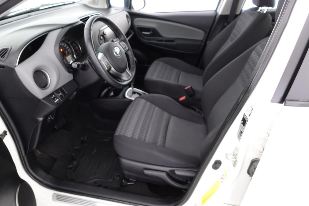 TOYOTA Yaris 2016