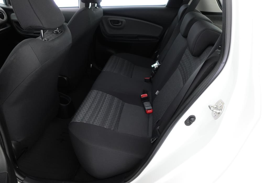 TOYOTA Yaris 2016