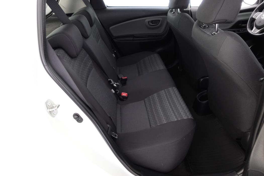 TOYOTA Yaris 2016