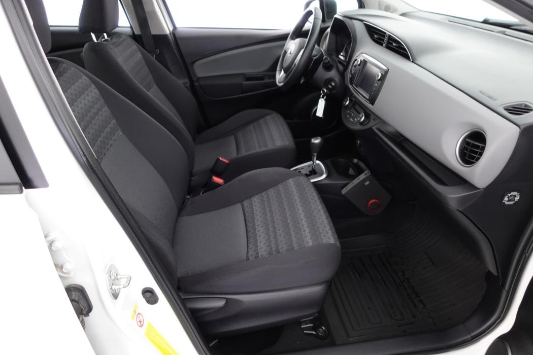 TOYOTA Yaris 2016