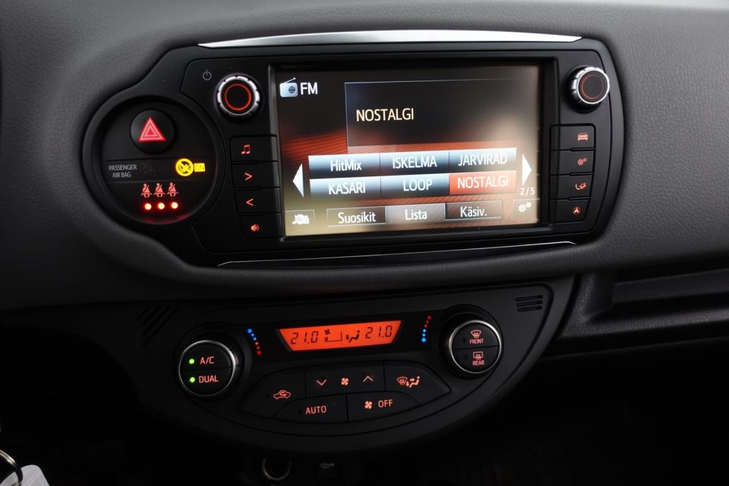 TOYOTA Yaris 2016