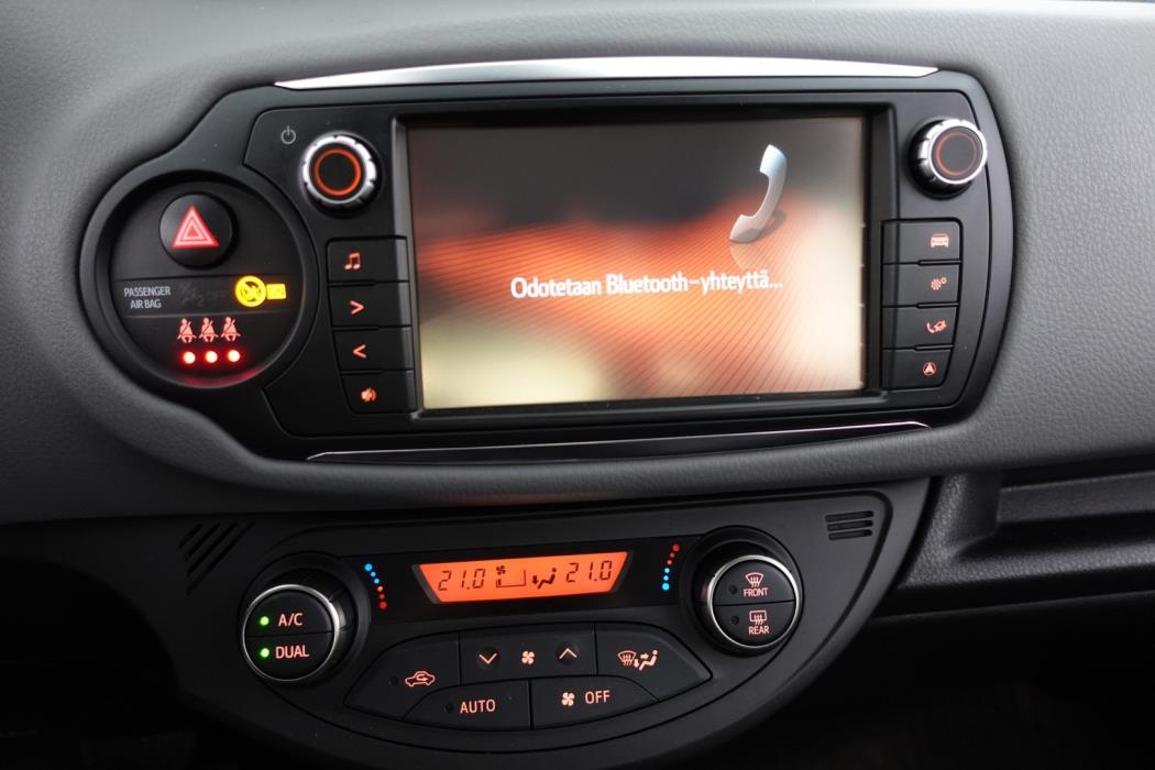 TOYOTA Yaris 2016