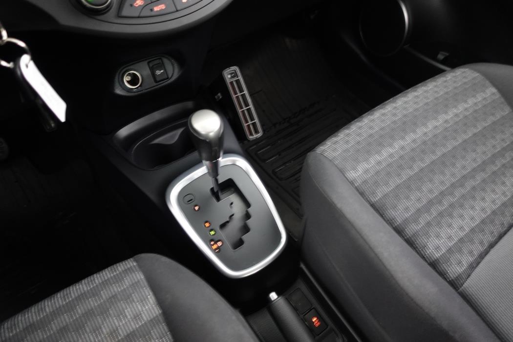 TOYOTA Yaris 2016
