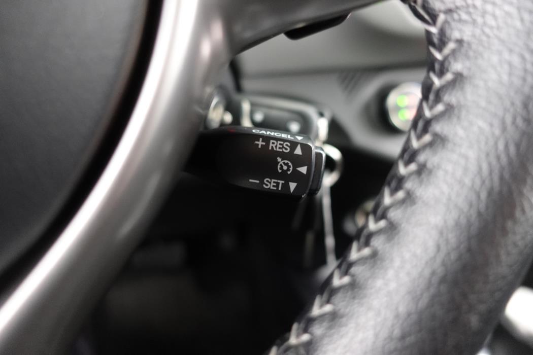 TOYOTA Yaris 2016