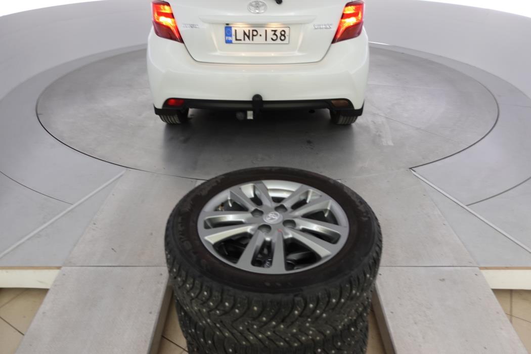TOYOTA Yaris 2016
