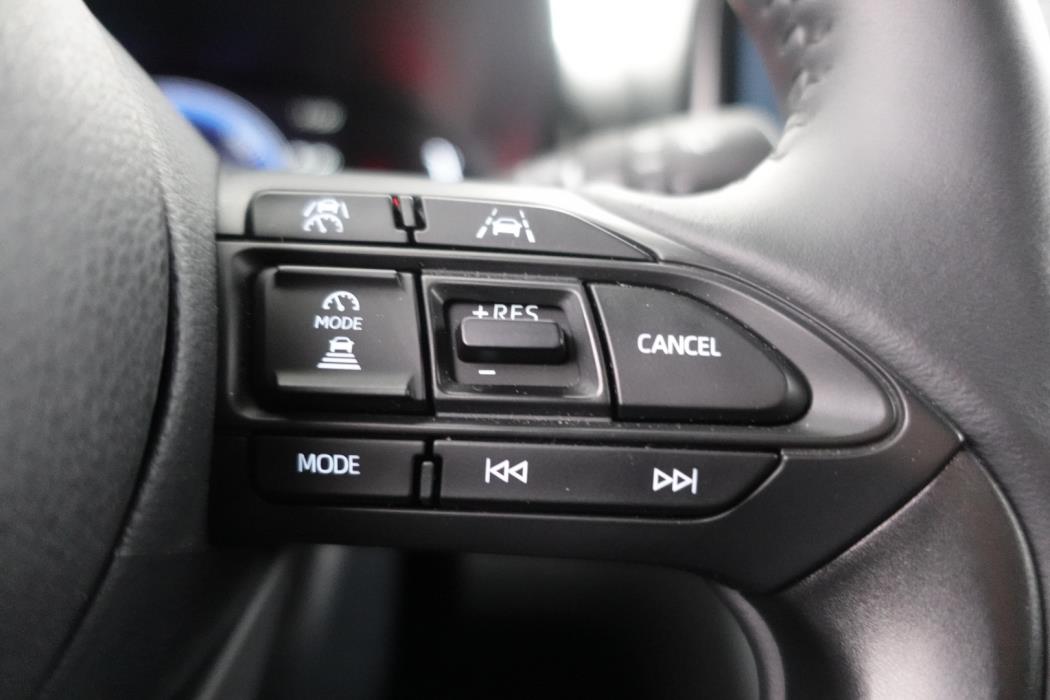 TOYOTA Yaris Cross 2025