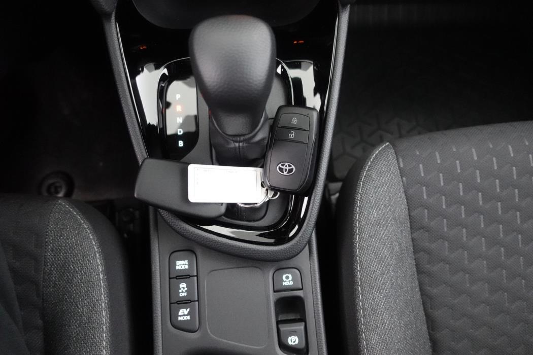 TOYOTA Yaris Cross 2025