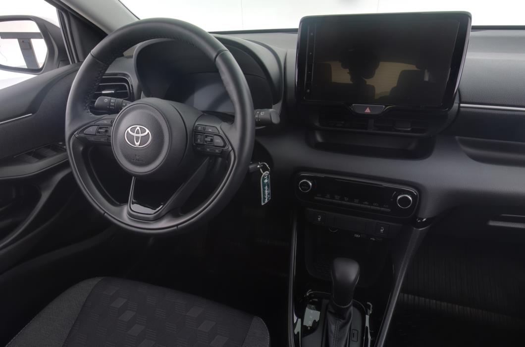 TOYOTA Yaris 2025