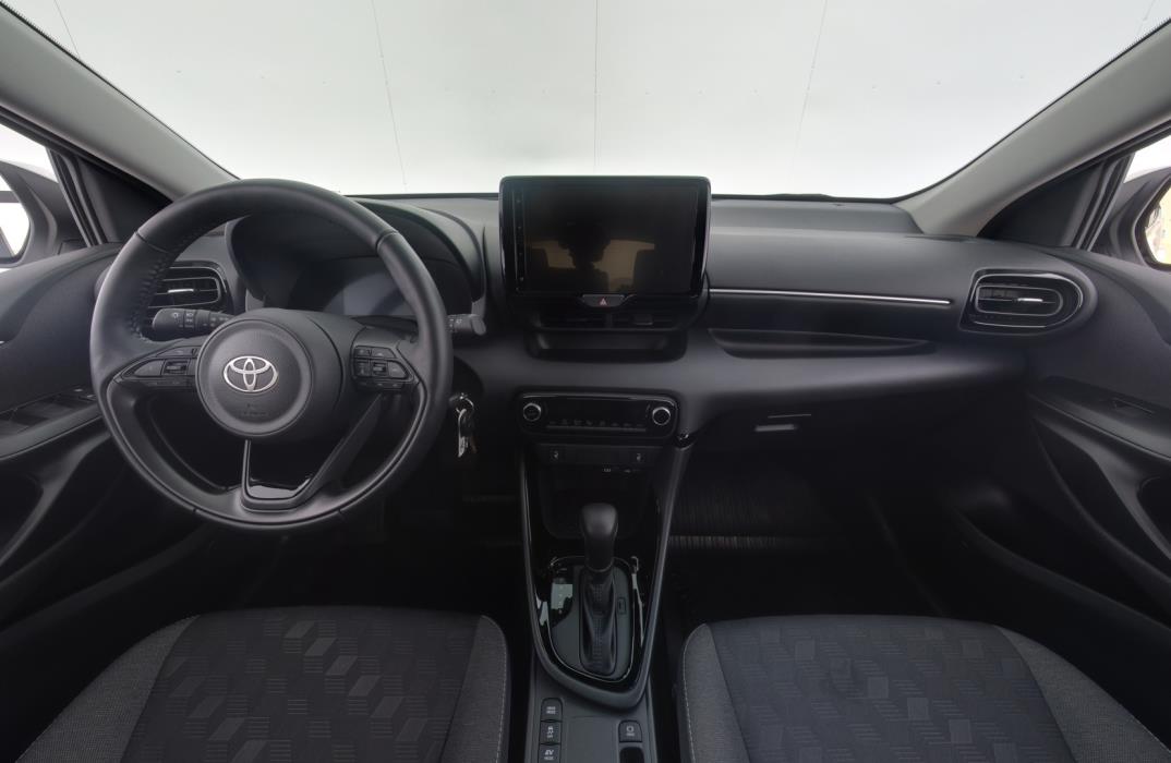TOYOTA Yaris 2025