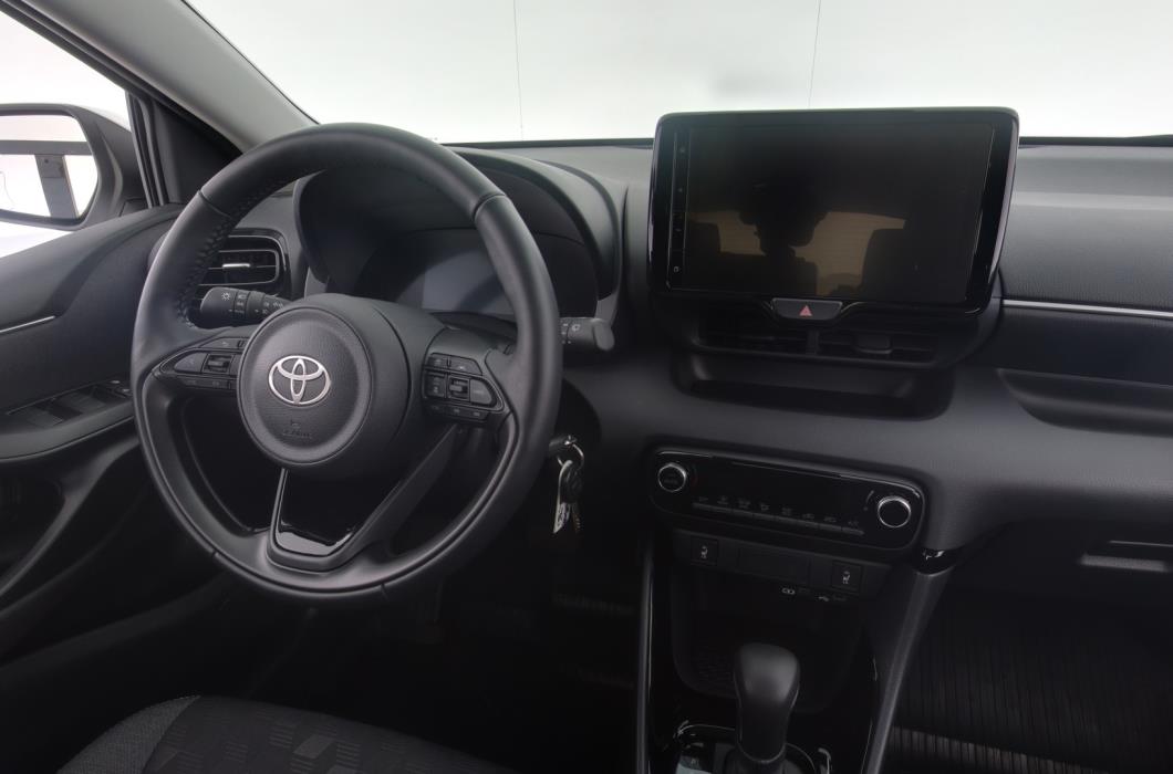 TOYOTA Yaris 2025