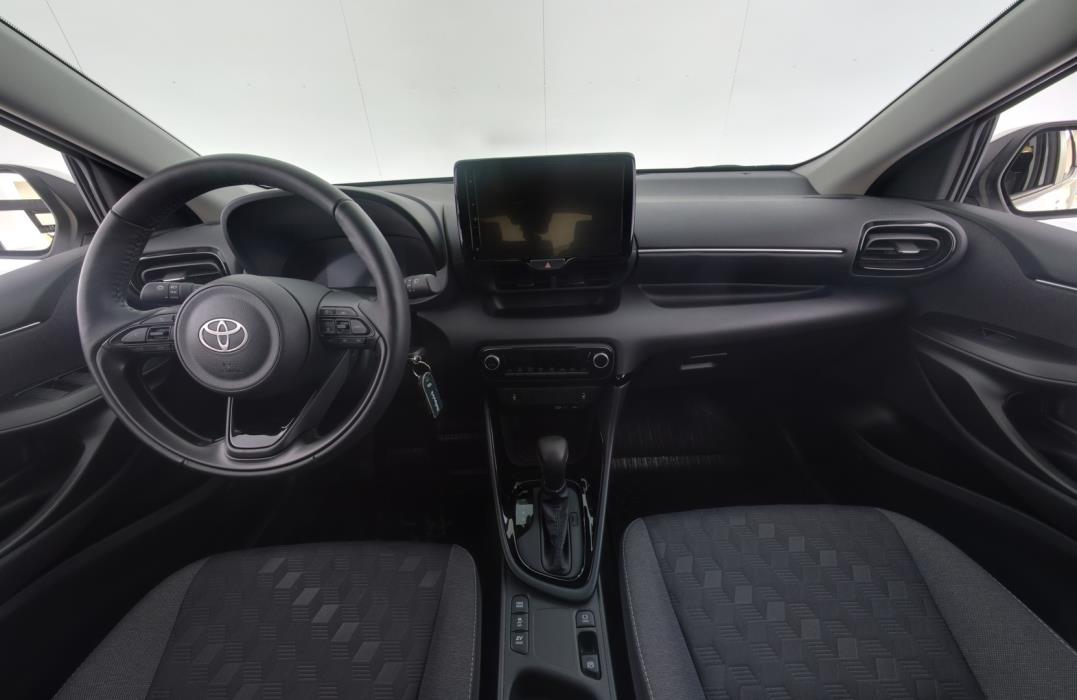 TOYOTA YARIS 2025