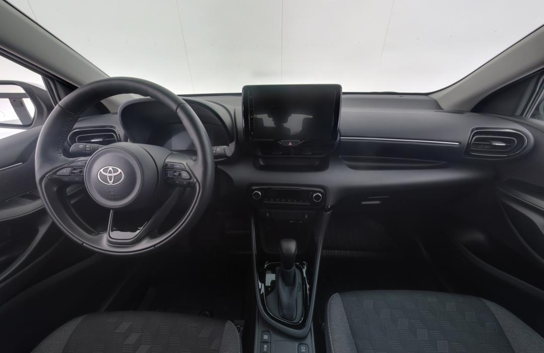 TOYOTA Yaris 2025